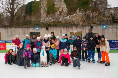 Viertklässler der Sebastian-Franck-Grundschule mit ihren Lehrerinnen Melanie Hörmann und Kerstin Schleier, Alexander Orgis (CID Projektleiter Kunst- und Lichternacht) und Claudia Kretzschmar (Stadtmarketing CID)