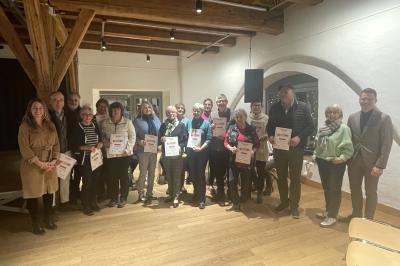 1. Vorsitzende Barbara Wunder und Oberbürgermeister David Wittner würdigten die Prämierten aus der Nördlinger Kernstadt.