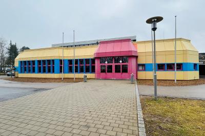 Die Dreifachturnhalle in Rain. 