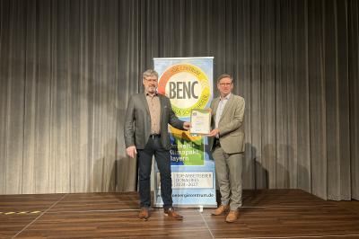 Das Bild zeigt Landrat Stefan Rößle und Paul Schweihofer (links).