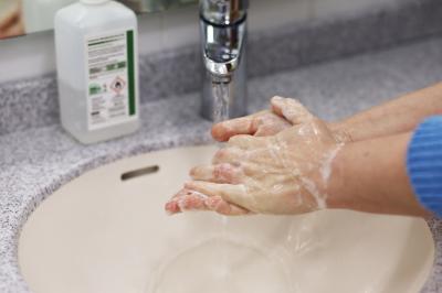 Hygiene ist wichtig im Kampf gegen Bakterien und Viren. (Symbolbild)