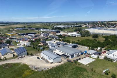 Das Bild zeigt das Gewerbegebiet am Stadelmüllerweg in Wemding.