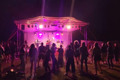 Die Bühne bei Sounds im Grünen war beeindruckend und bot den perfekten Rahmen für neun Liveacts.