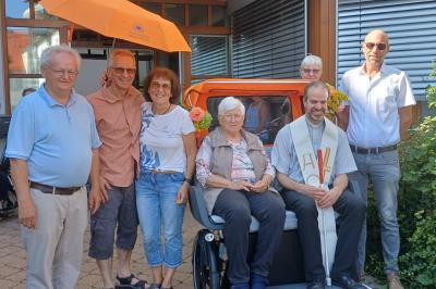 Auf dem Bild zu sehen sind (von links nach rechts, 1. Reihe): Hans Roßkopf, Karl-Heinz Vogel, Imelda Vogel´, Margret Vogel, Pfarrvikar Reiner Herteis, Rainer Kaufmann; hinten: Margit Kaufmann
