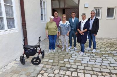 (v. l.): Martha-Rosa Gruber, Hochbauleiter Wolfgang Wiedemann, 1. Vorsitzende des Seniorenbeirats Elisabeth Strauß, Oberbürgermeister David Wittner, 2. Vorsitzende des Seniorenbeirats Andrea Vogel und Stadtbaumeister Jürgen Eichelmann 