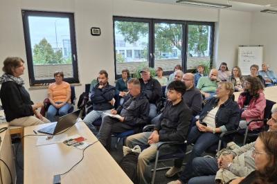 Großes Interesse am Vortrag von Helga Eger-Geiger im Haus der Kirche: 37 Teilnehmende erhielten wertvolle  Tipps zum geduldigen Umgang mit Menschen mit Demenz.