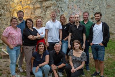 Gruppenbild der Aktiven des Kolping-Theaters in Wemding