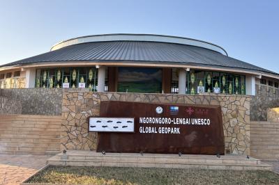 Das neue Besucherzentrum in Karatu – rund wie ein Krater