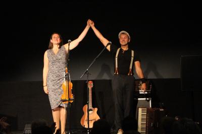 Das Bild zeigt das Duo KlangZeit.