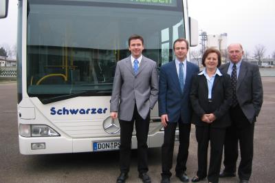 2004 übernahmen Jörg (ganz links) und Werner Schwarzer (zweiter von links) das Unternehmen von ihren Eltern.
