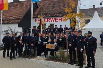 Die FFW Oppertshofen freut sich über das neu renovierte Feuerwehrhaus sowie ein erfolgreiches Patenbitten.