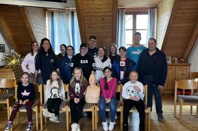 Erste Hilfe Kurs bei der Feuerwehr Rögling