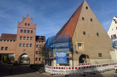 Der Spitalstadel in Rain ist derzeit aus Sicherheitsgründen abgesperrt.