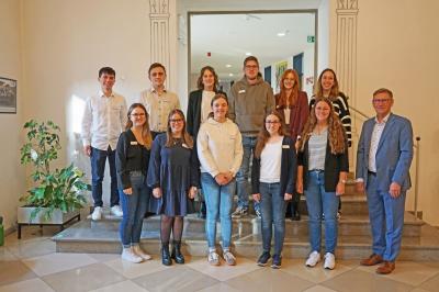 Nachwuchskräfte des Landratsamtes Donau-Ries schließen Ausbildung und  Duales Studium erfolgreich ab 