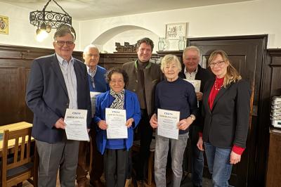 (v.l.) Paul Ritter, Robert Schiffelholz, Erika Ulrich, OB-Kandidat Udo Dreher, Frieda Schmitzer (stellvertretend für ihren Mann), Josef Wirth, Maximiliane Böckh