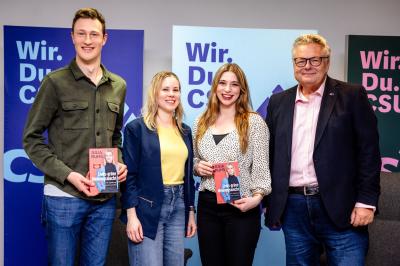 Die Teilnehmer des Podiums von links nach rechts: Marco Pulci, Julia Ruhs, Samantha Simbeck und Alex Dorow, MdL.