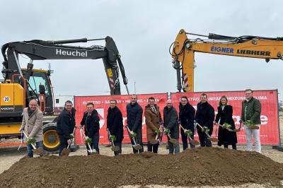 Der Spatenstich für den neuen Firmensitz im Gewerbegebiet "Steinerner Mann Ost" wurde am 12. Dezember 2025 gefeiert. 