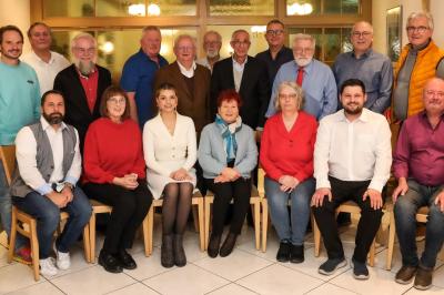 Hintere Reihe von links: Johannes Vogel, Reinhold Löw, Erich Rieder, Dieter Gottwald, Hans Roßkopf, Klaus Karsten, Dr. Nabil Al Halabi, Bernd Schneid, Carl-Heinz Schmidt, Richard Graf, Karl-Heinz Uhl. Vordere Reihe von links: Matthias Braun, Doris Graf, Yvonna Daroga, Heidi Vogel, Esther Schmidt, Tobias Kohler, Hans-Peter Schneider.  Auf dem Bild fehlen: Andre Bosch und Ralf Vogel.