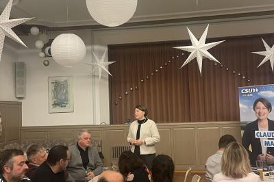 Bei einer Wahlversammlung im Gasthaus „Sonne“ in Fünfstetten begrüßte der CSU-Ortsvorsitzende Michael Hofer zahlreiche Besucherinnen und Besucher.