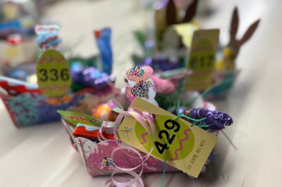 kreativ gestaltete Osterkörbchen