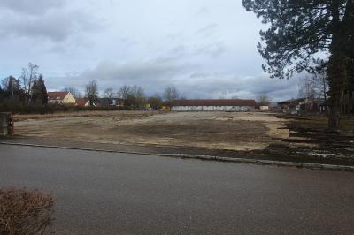 Auf einer Brachfläche in der Tapfheimer Ortsmitte soll ein Supermarkt und eine Seniorenresidenz entstehen. 
