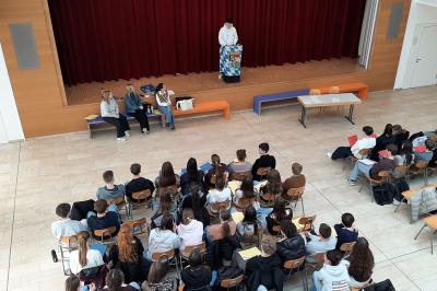 Die Aula des THG Nördlingen verwandelte sich für das Planspiel "Der Landtag sind wir" in den Plenarsaal. 