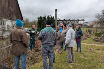 Die Teilnehmenden hörten gespannt Charly Rembold zu.