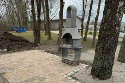 Der neue Grillplatz beim Jugendtreff Bäumenheim.