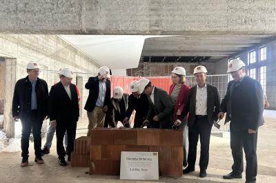 Symbolischer Baubeginn im Donauwörther Tanzhaus mit Oberbürgermeister Jürgen Sorré und Bauminister Christian Bernreiter. 