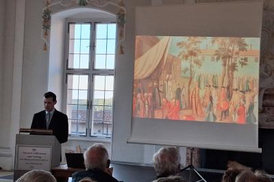 links Tobias J. Bidlingmaier und rechts auf dem Bild Graf Wolfgang (Mitte) vor der Audienz beim Sultan.