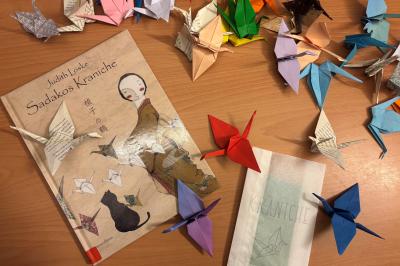 Harburg faltet 1000 Kraniche für das Kunstwochenende vom Juni.