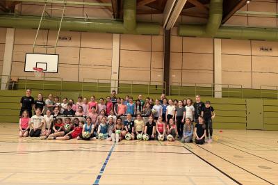 Viel Freude am Fußball wurden den Fünftklässlerinnen am THG Nördlingen bei einer Sportstunde durch den TSV Nördlingen vermittelt.