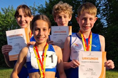 Die Schwäbischen Meister der U14 (v.l.n.r.) mit Wiebke Deubler, Hannah Köpf, Leland Eder, Timon Geib.