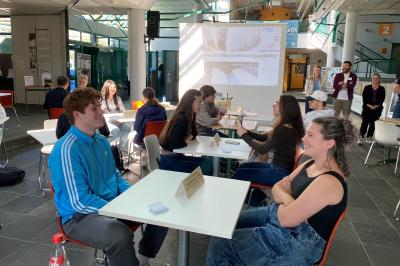 Beim Speeddating konnten Schülerinnen und Schüler passende Mentoren für ihr Praktikum finden.