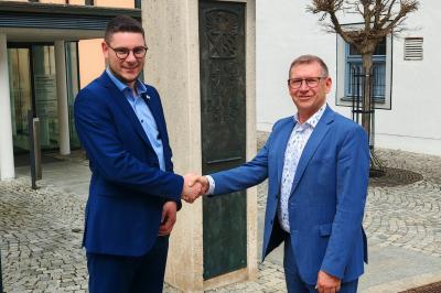 Nach 24 Jahren unter der Führung von Stefan Rößle hat am 1. Mai der neue Landrat Michael Dinkelmeier die Geschäfte im Landratsamt Donau-Ries übernommen. 