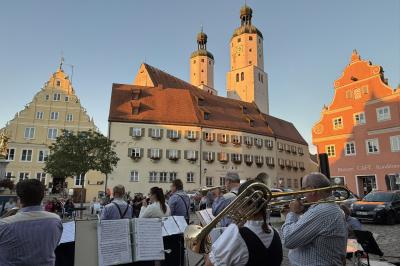 Musik am Marktplatz in Wemding.