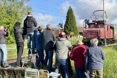 Fotografen fotografieren historische Dampflok 