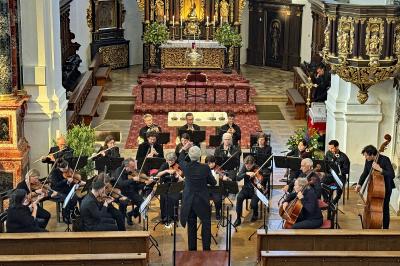 Das Bayerische Kammerorchester unter Johannes Moesus in Rosettis Serenade B25.