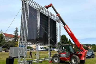 DONauwörth Open-Air feiert Premiere im Heilig-Kreuz-Garten
