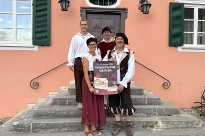 Daheim in Huisheim – Historisches Fest: Bürgermeister Harald Müller (r.) sieht das Fest auch als Ansporn für die Jugend