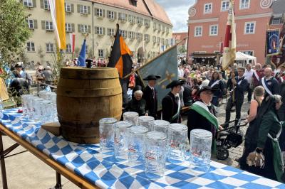 Der Bayerische Tag zum 100-jährigen Jubiläum des Heimat- und Trachtenerhaltungsvereines Wemding.