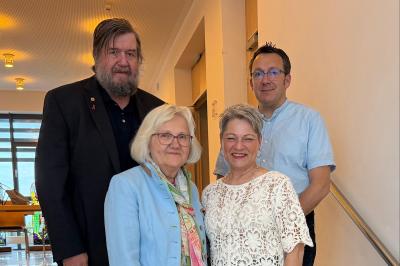 Auf dem Bild zu sehen (von links): Konrad Häfele (Vorsitzender des Caritasrates), Doris Ritter (Vorsitzende), Birgit Rößle (stellvertretende Vorsitzende) und Branko Schäpers (Geschäftsführer). 