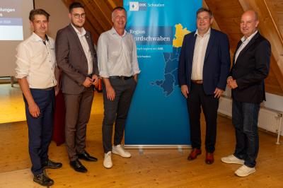 Andreas Dirr (Vorsitzender der IHK-Regionalversammlung Donau-Ries), Michael Dinkelmeier (Landrat Donau-Ries), Alexander Merenda (Vorsitzender IHK-Regionalversammlung Dillingen), Markus Müller (Landrat Dillingen), Dr. Marc Lucassen (Hauptgeschäftsführer IHK Schwaben)