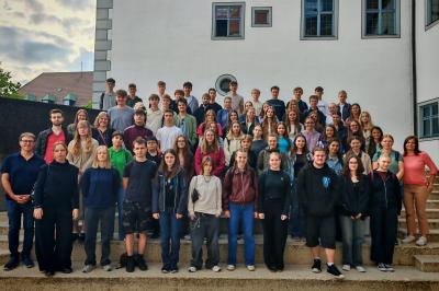 Die Schülerinnen und Schüler des THG während des Besuchs im Landratsamt Donau-Ries in Donauwörth.