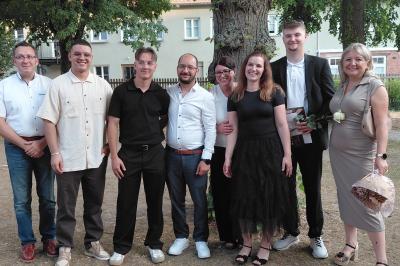 V.l.n.r.: Branko Schäpers, Bachich Saber, Elias Miller, Said Boukchiba, Gabriele Koller, Mateja Rajic, David Wolfinger, Edita Memisahovic