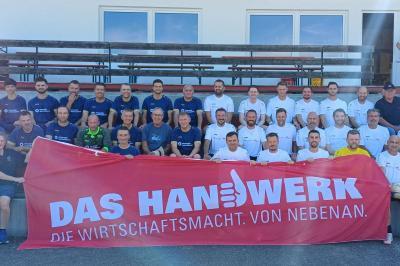 Donauwörther Mondspritzer in blau, Team Handwerkskammer in weiß.