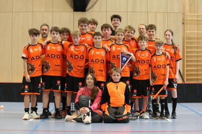 Die U15 Floorball-Mannschaft. 