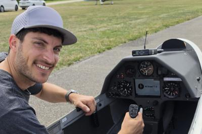 Stefan Langer, vor zwei Wochenenden noch bundesweit schnellster Bundesliga-Pilot, startet nun beim Segelflug-Grand-Prix und führt das Feld an. 