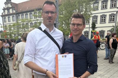 Oberbürgermeister Michael Dambacher (links) und Oberbürgermeister David Wittner (rechts). 