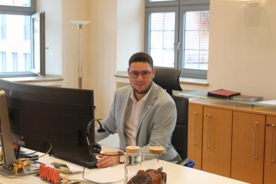 Landrat Michael Dinkelmeier in seinem Amtsbüro.